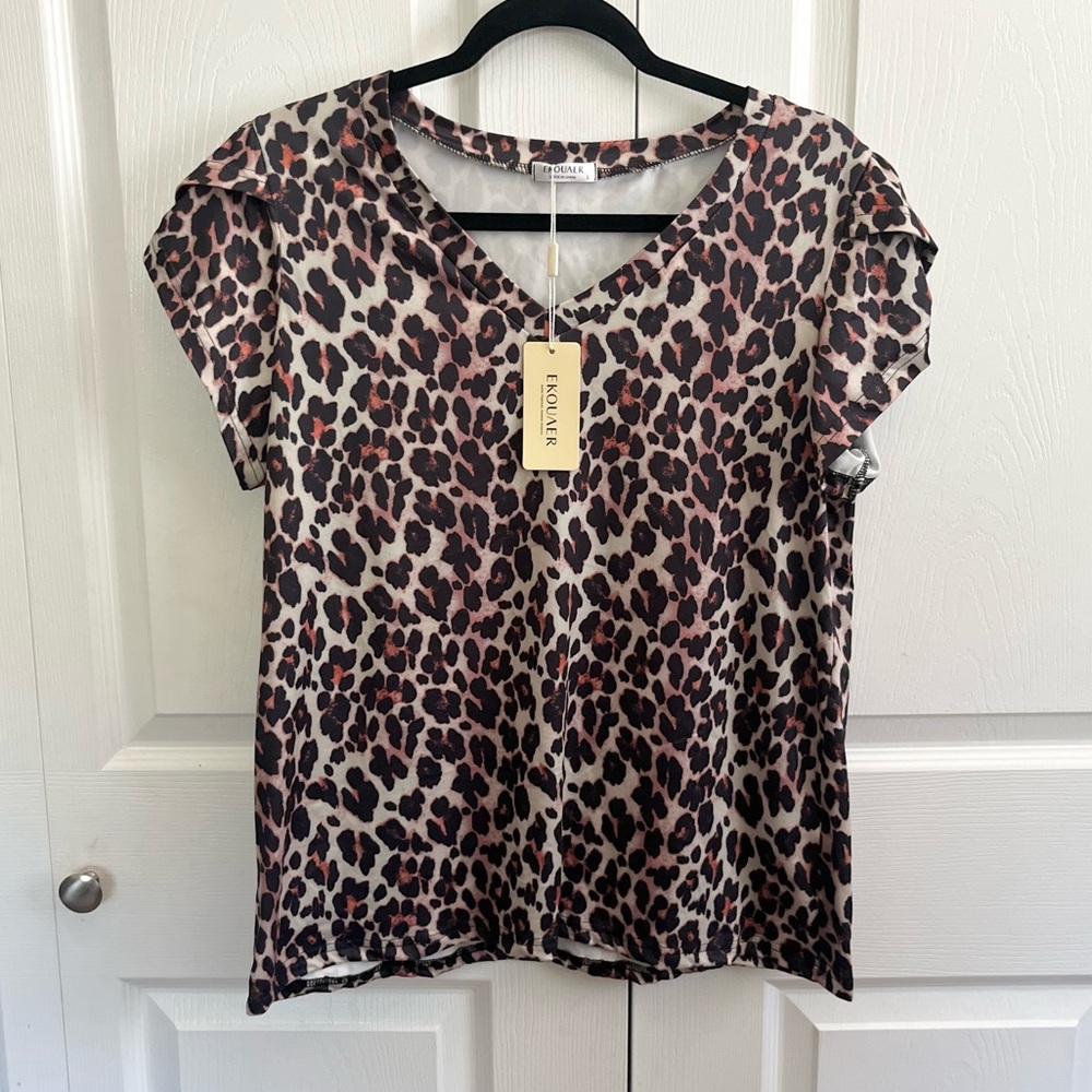 5 for $25! Ekouaer Leopard Print Women's Top